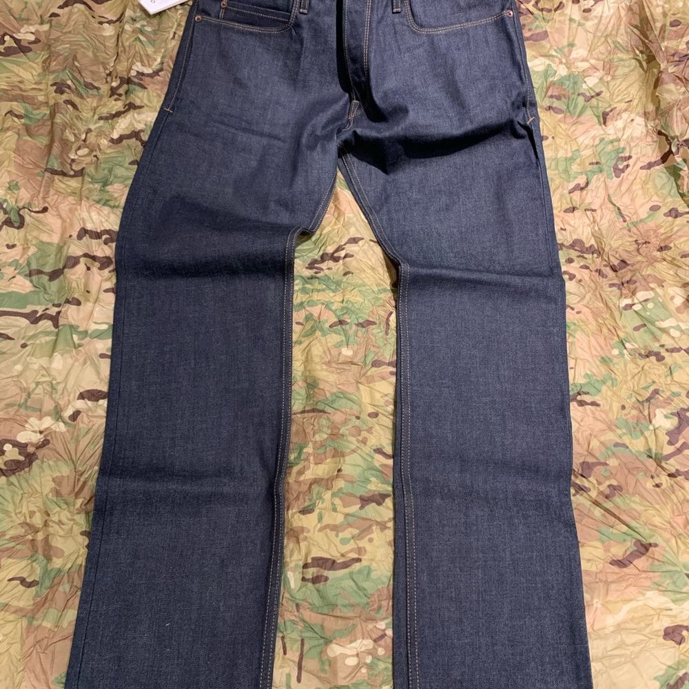 BNWT Freenote Rios, size 33, slim straight